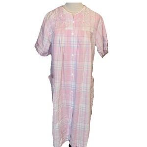 Miss Elaine Snap Front Pink Night Gown M Seersucker Pajamas